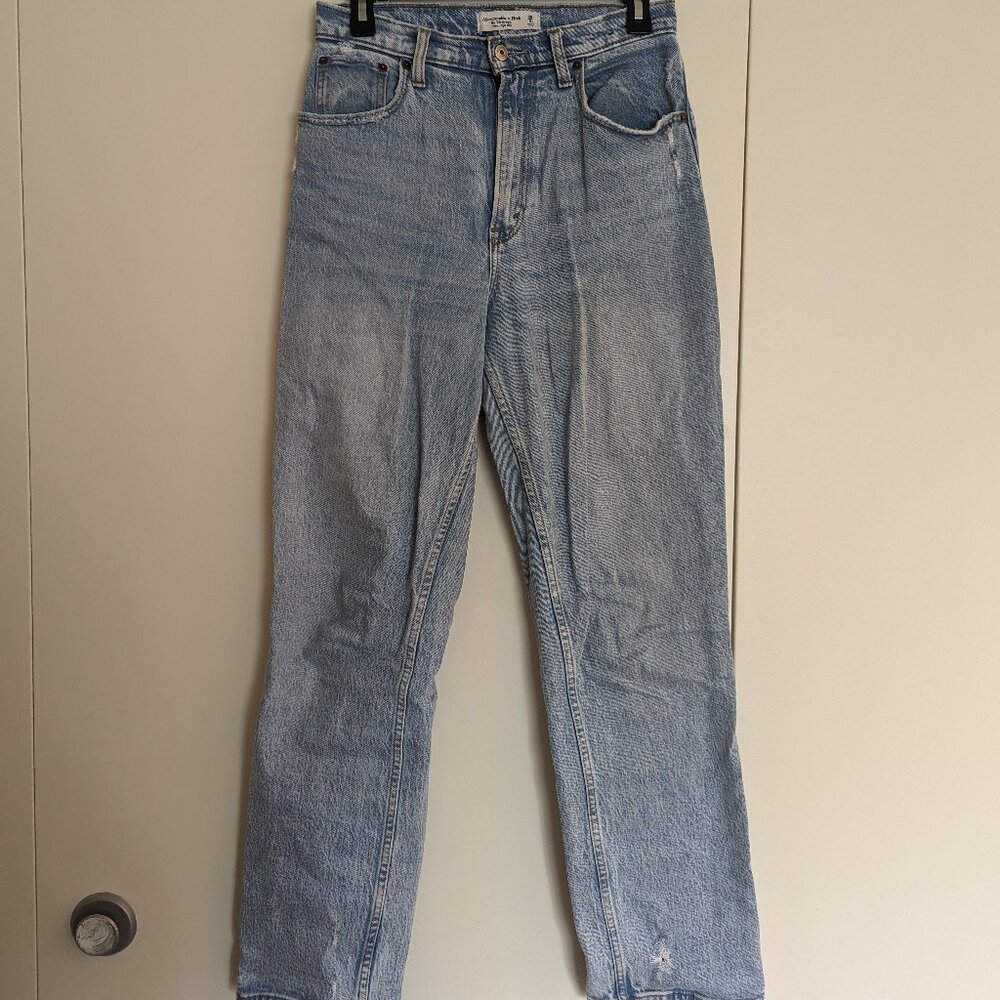 Abercrombie Curve Love Ultra High Rise 90s Straight Jean 26/2 Regular